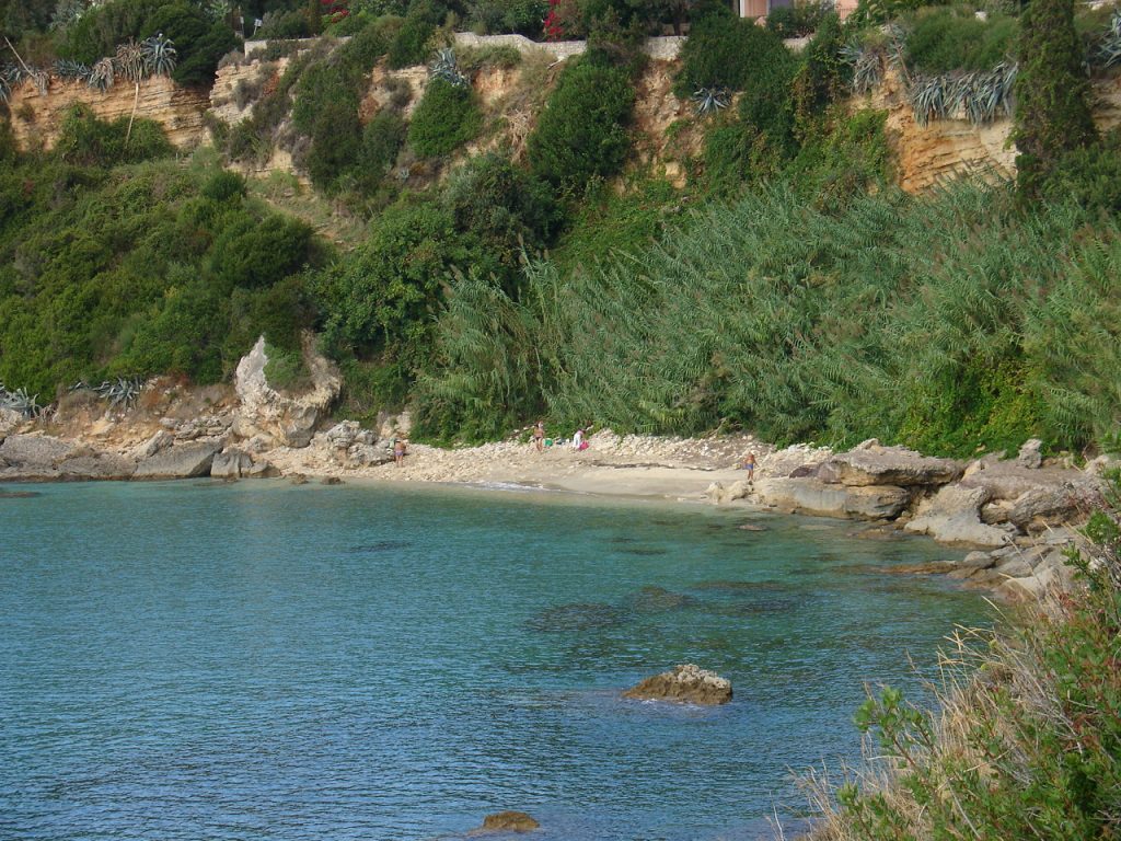 Pessada beach can be reached by boat from Lourdas