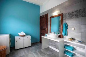 Accessible bathroom of Joleni Cottage in Kefalonia for accessible holidays