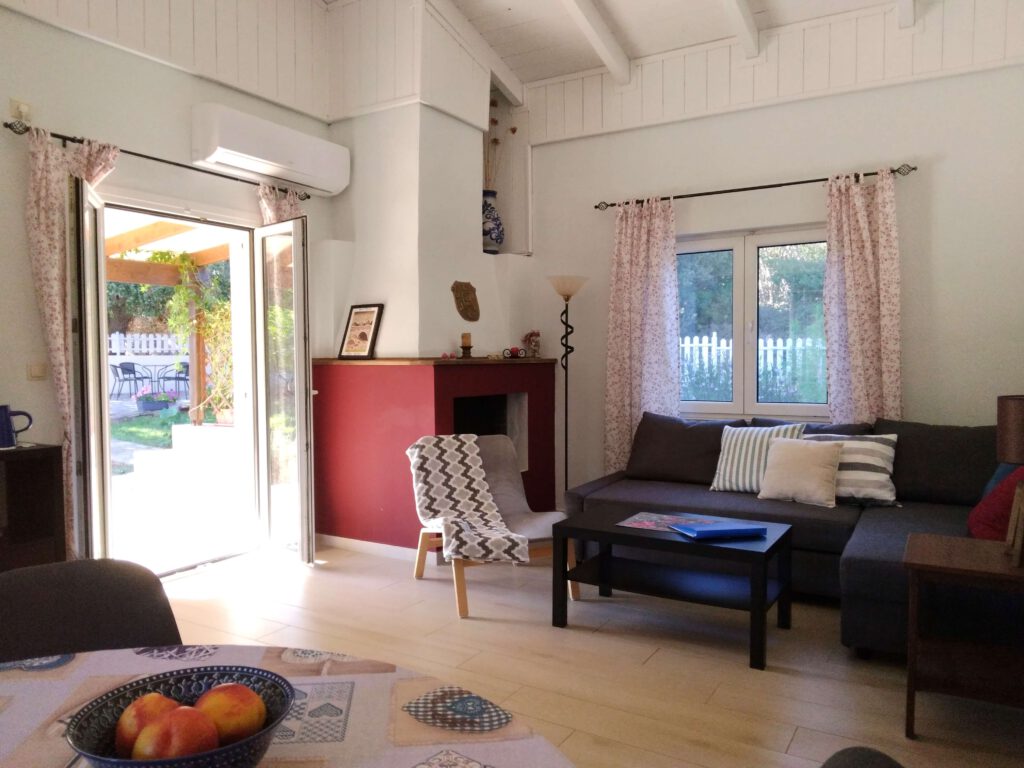 Joleni Cottage living area