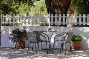 Sitting area in the shade of the oak tree at Joleni Cottage